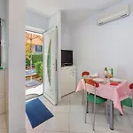 Apartment 1 Bedroom Stunning In
