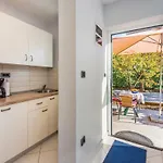 1 Bedroom Stunning In Apartment