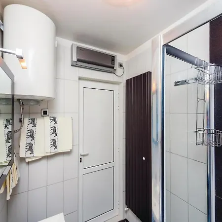 Apartment 1 Bedroom Stunning In *