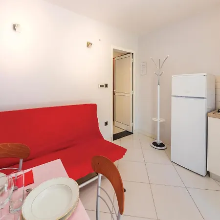 1 Bedroom Stunning In Apartment