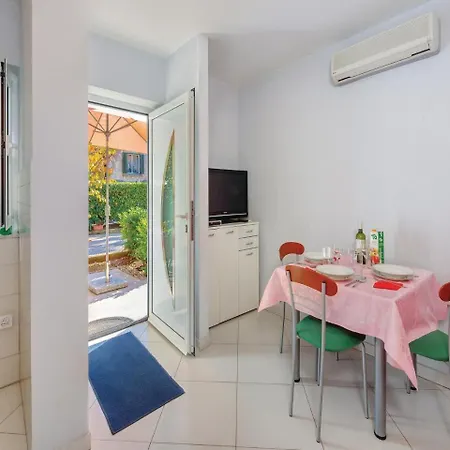 Apartment 1 Bedroom Stunning In