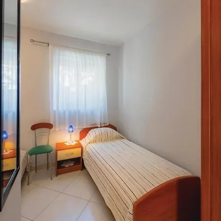 1 Bedroom Stunning In Apartment