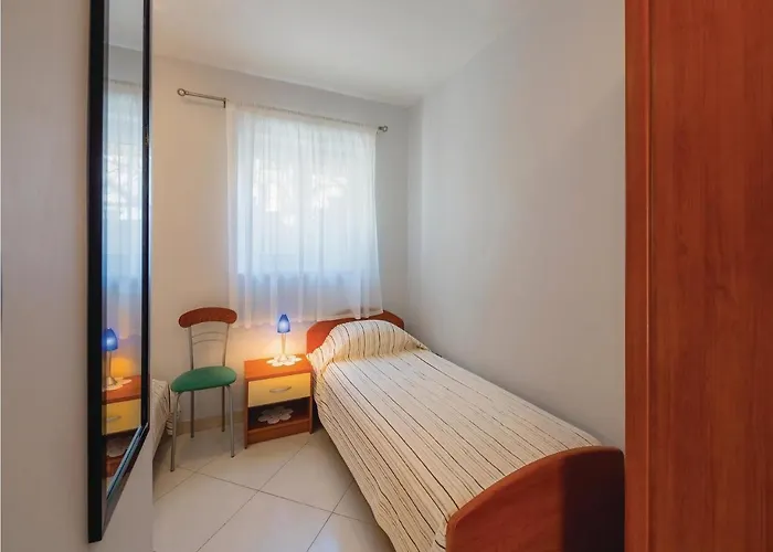 1 Bedroom Stunning In Apartment