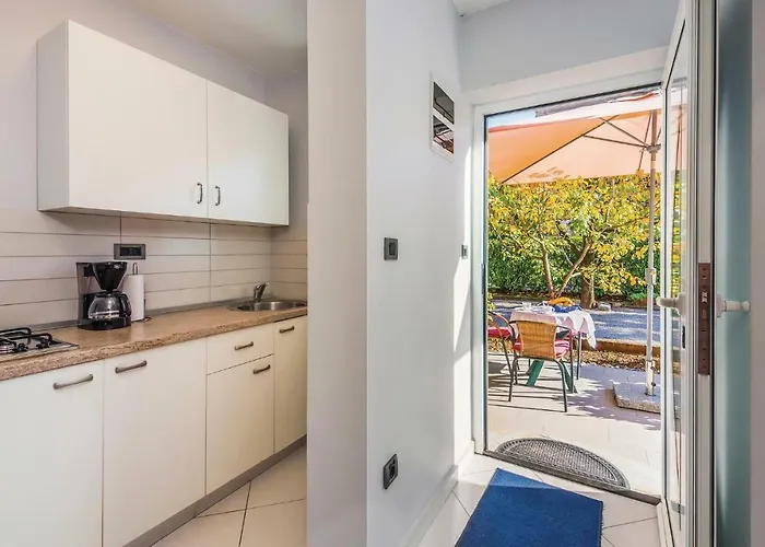 1 Bedroom Stunning In Apartment